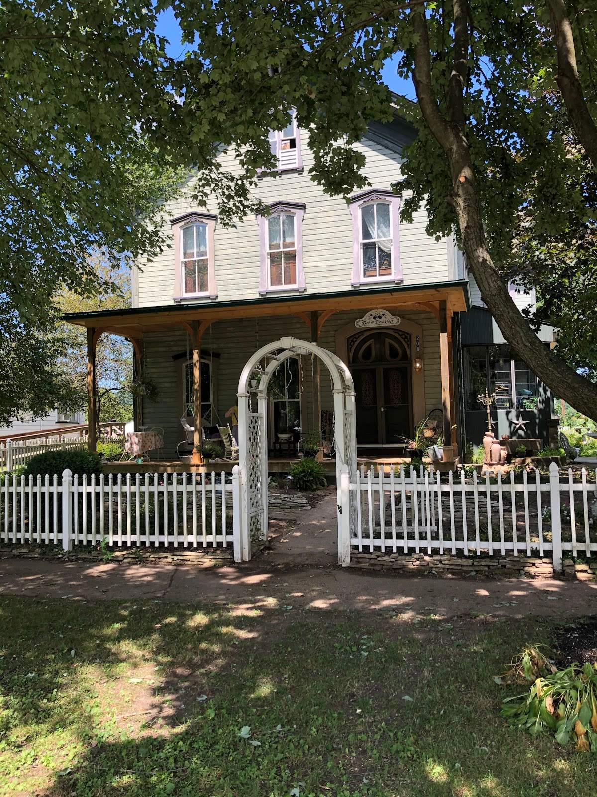 1873 Victorian Rose Bed & Breakfast — photo 1