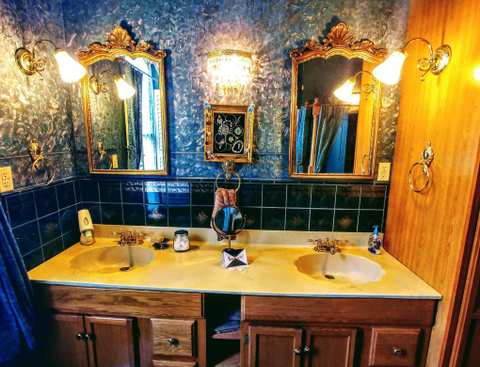 1873 Victorian Rose Bed & Breakfast — photo 3