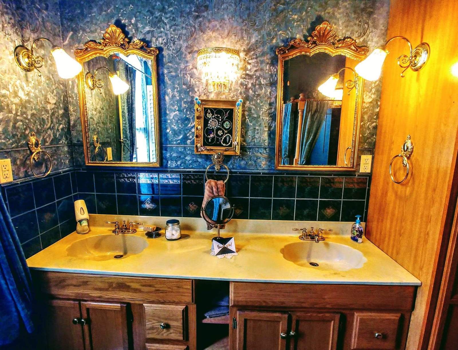 1873 Victorian Rose Bed & Breakfast — photo 3