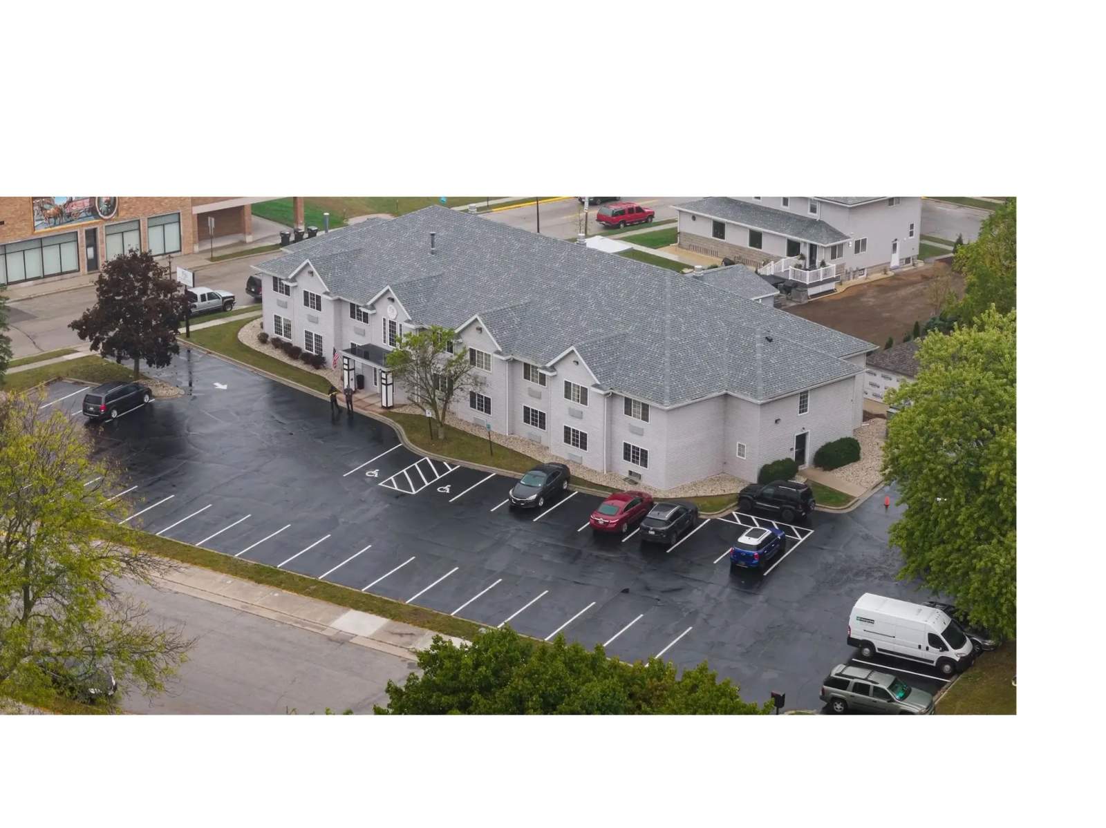 Plymouth Suites Hotel — photo 1