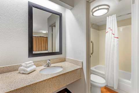 Red Roof Inn Milwaukee – Airport / Oak Creek — photo 3