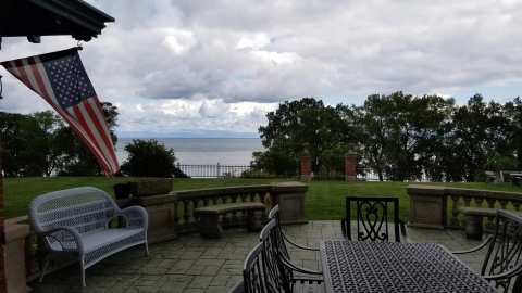 Castino Lakeview Mansion — photo 2