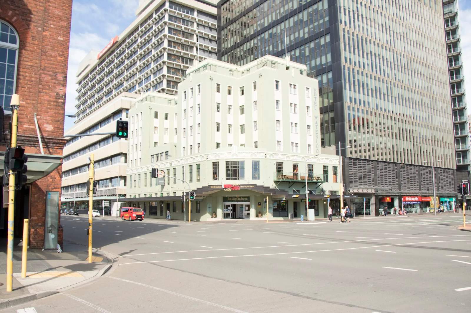Hotel Waterloo & Backpackers — photo 1
