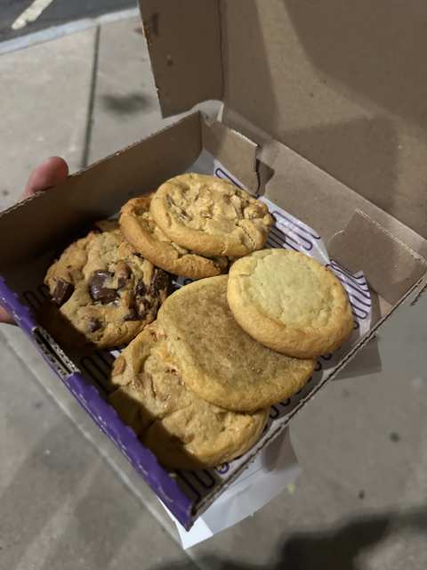 Insomnia Cookies — photo 2
