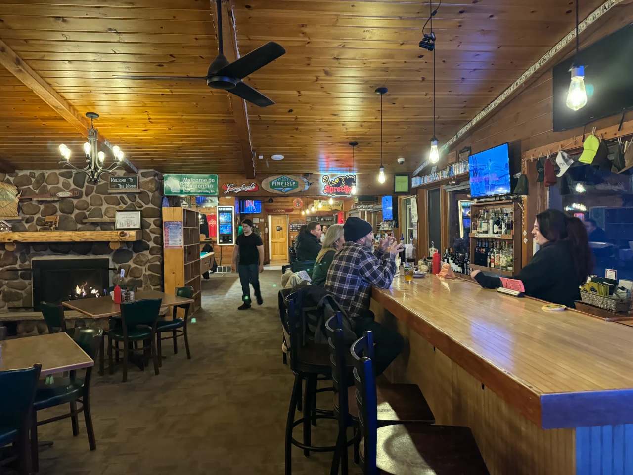 Pine Isle Sports Bar & Grill — photo 1