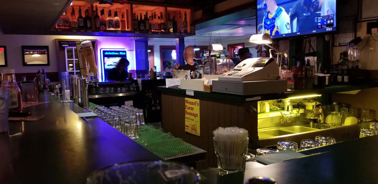 4 Mile Restaurant & Bar — photo 1