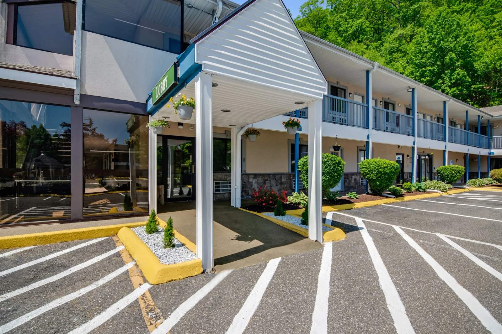 Americas Best Value Inn Torrington — photo 1