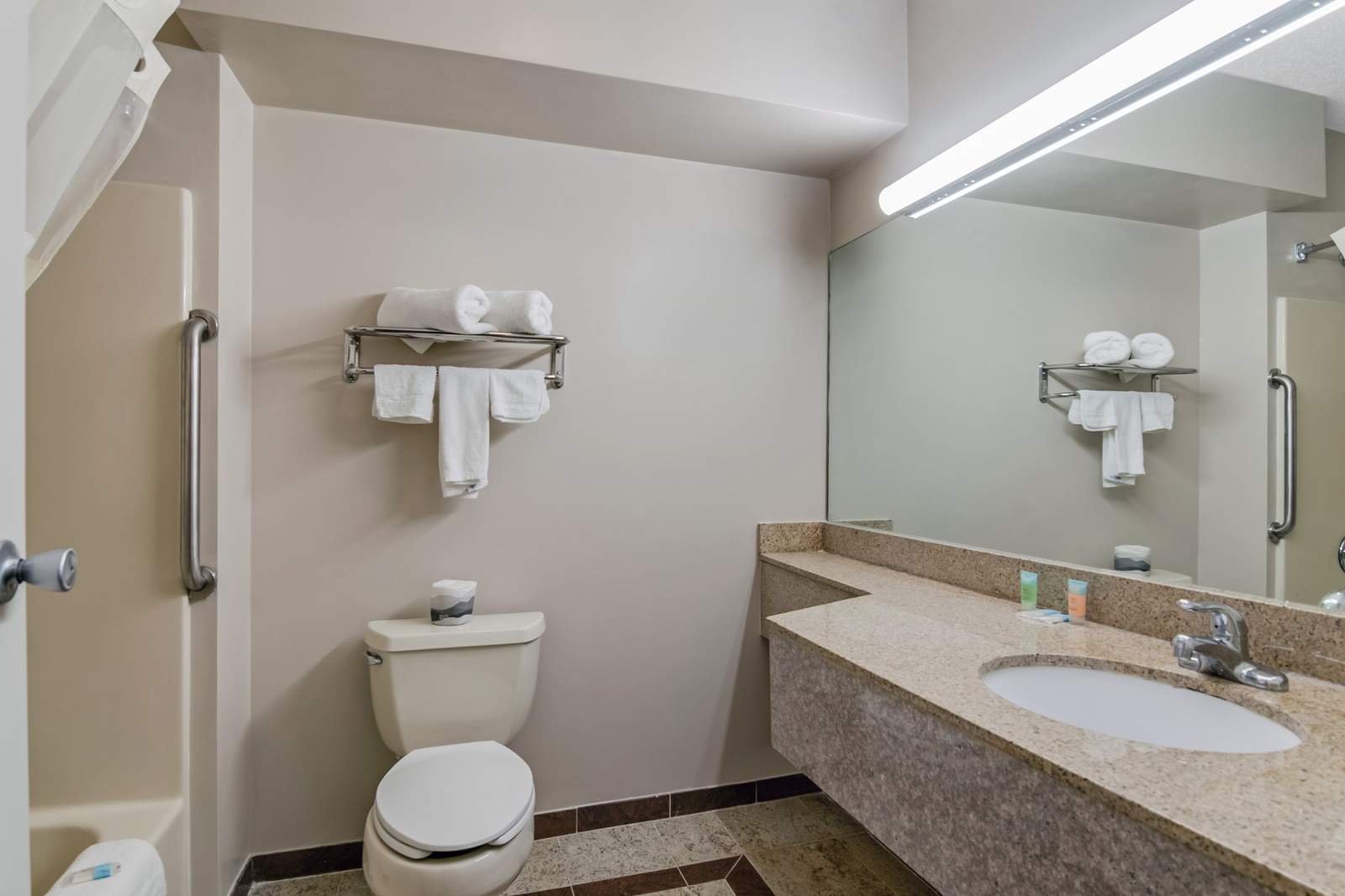 Americas Best Value Inn Torrington — photo 3