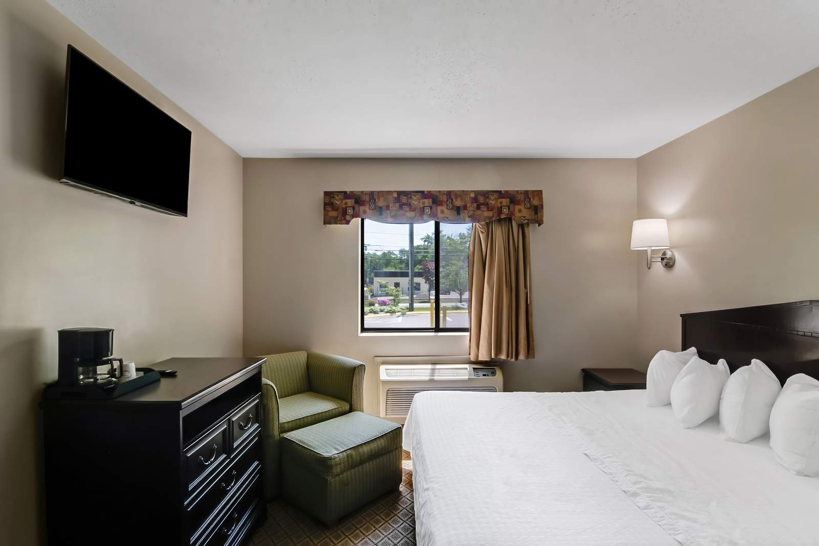 Americas Best Value Inn Torrington — photo 2