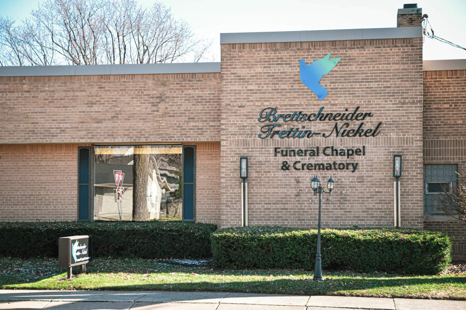 Brettschneider-Trettin-Nickel Funeral Chapel & Crematory — photo 2
