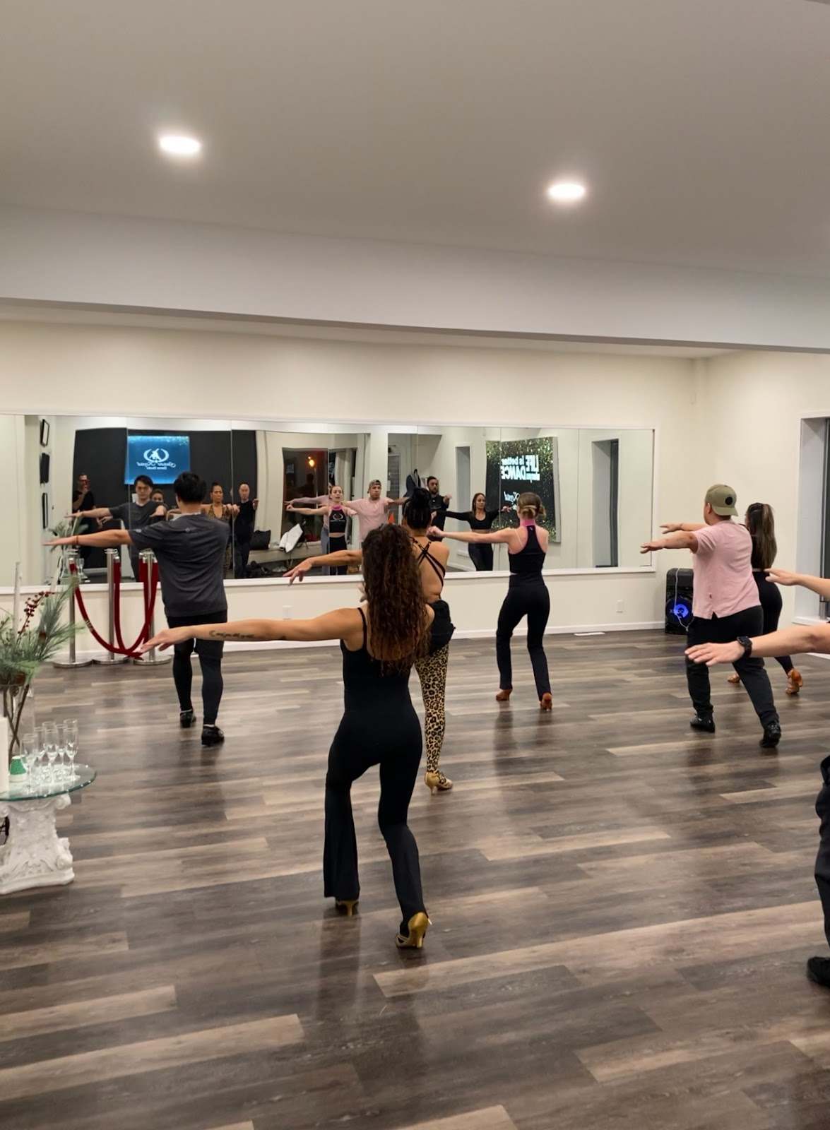 Gustavo Krystal Dance Studio — photo 1