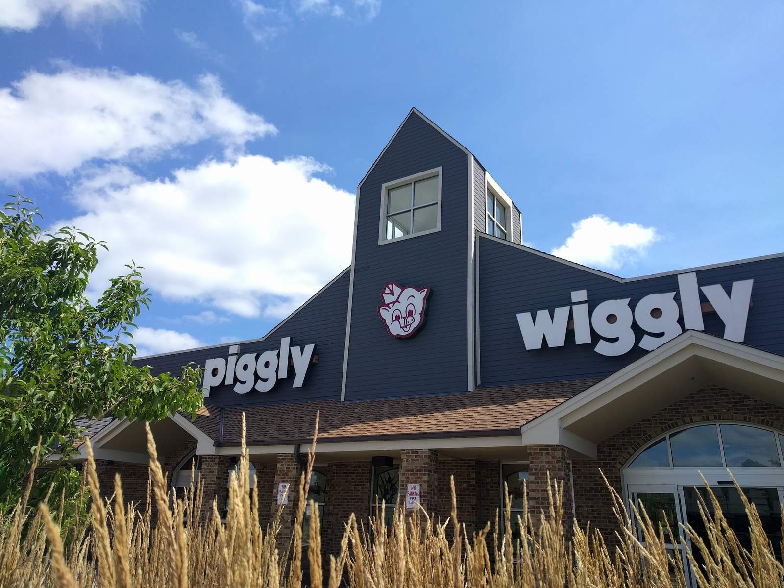Olsen's Piggly Wiggly — photo 1
