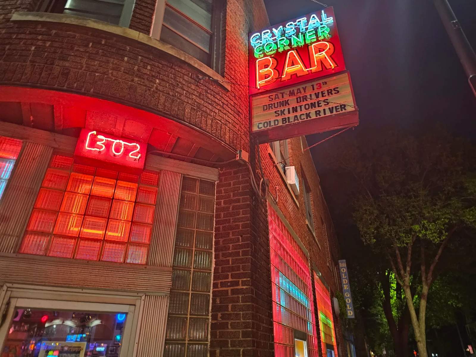 Crystal Corner Bar — photo 1