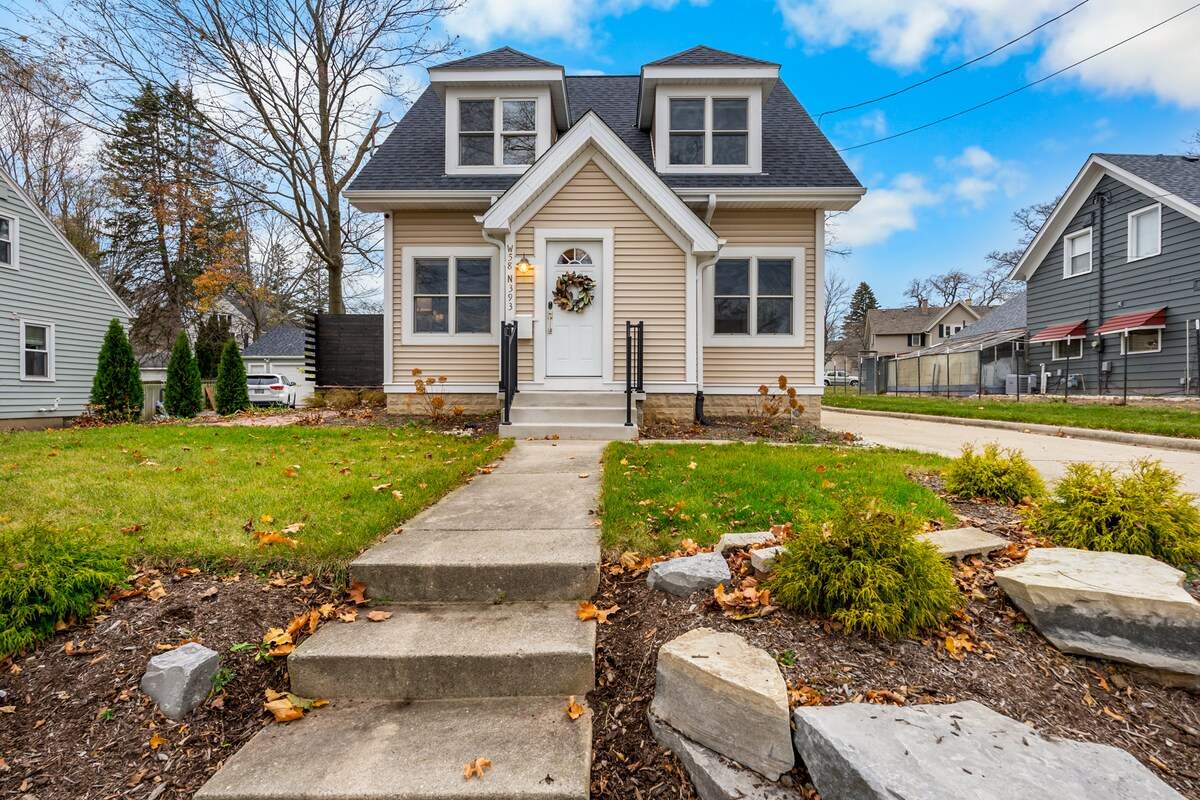 Remodeled Luxury 3BR - Walk to Cedarburg Downtown — photo 1